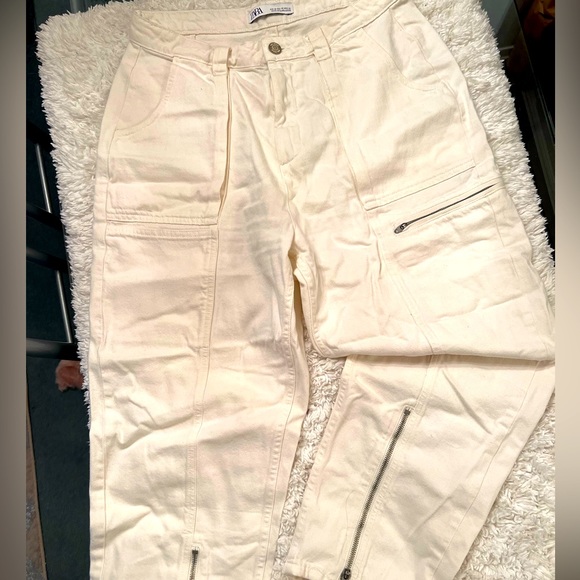 NWOT ZARA White mom jean with the zipper detail - Picture 1 of 5
